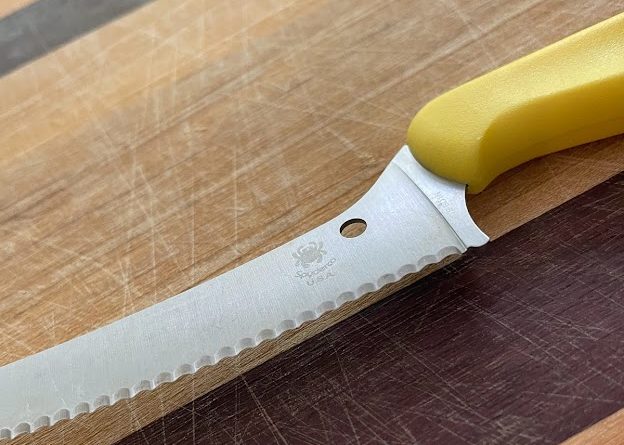 Spyderco Z-Cut Kitchen Knife - Blunt Tip - Green - Serrated - DLT Trading
